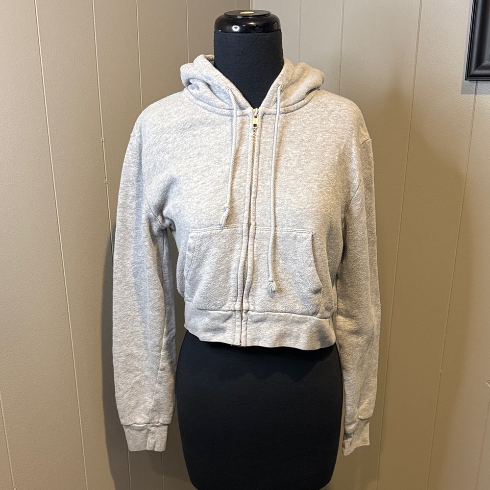 B8 Brandy Melville Women’s Light Gray Cropped Hoodie